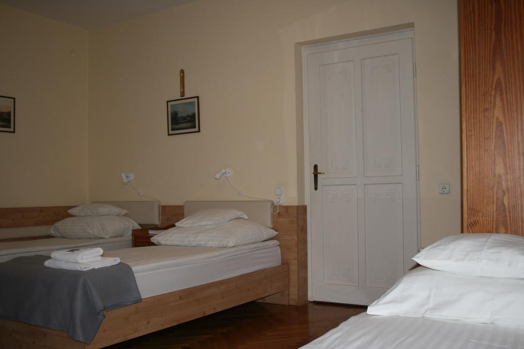 Szent György Fogadó Pécs Habitación foto